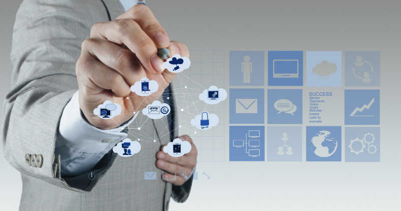 商人展示新型云计算图表网络概念