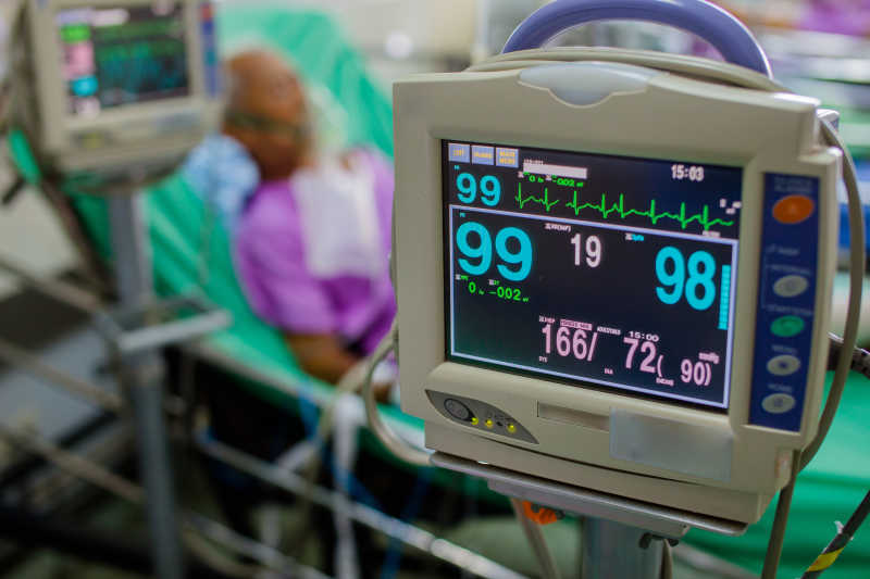 病房里的医疗设备特写