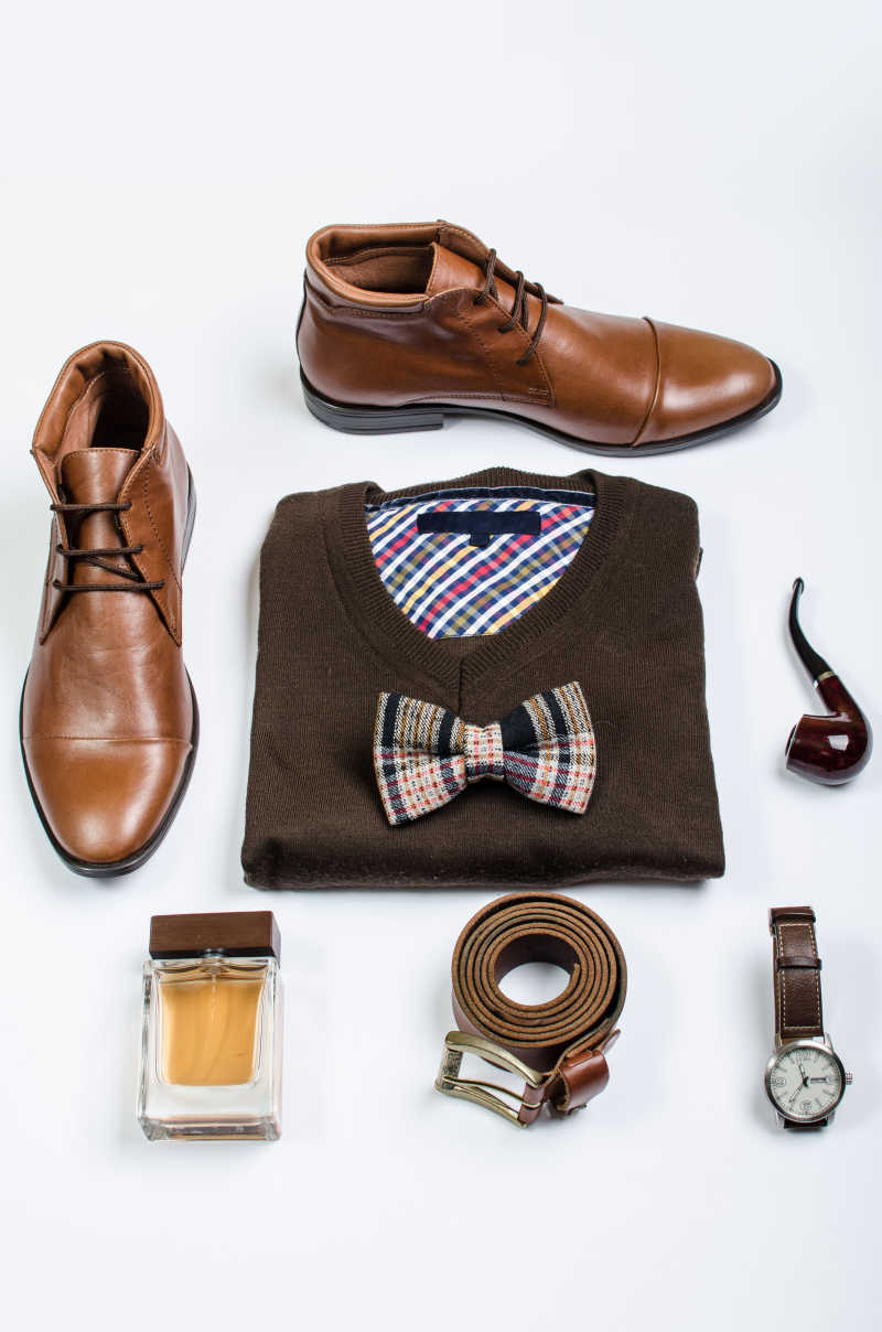 衣服鞋子手表和香水