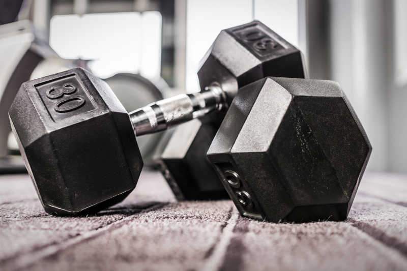 健身房的哑铃