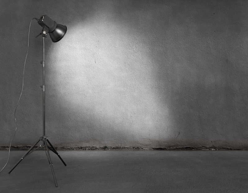 黑色背景的工作室