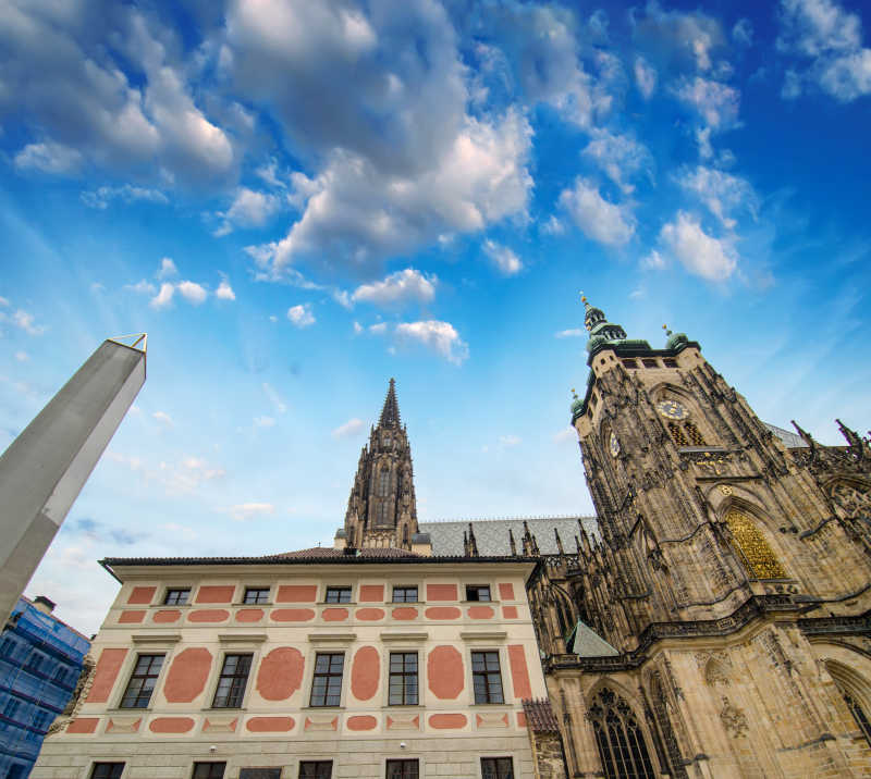 蓝天下的东欧中世纪古建筑