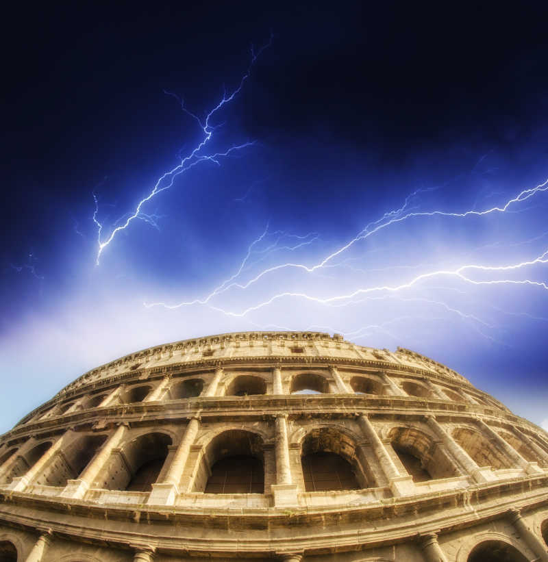 雷电下的罗马古建筑