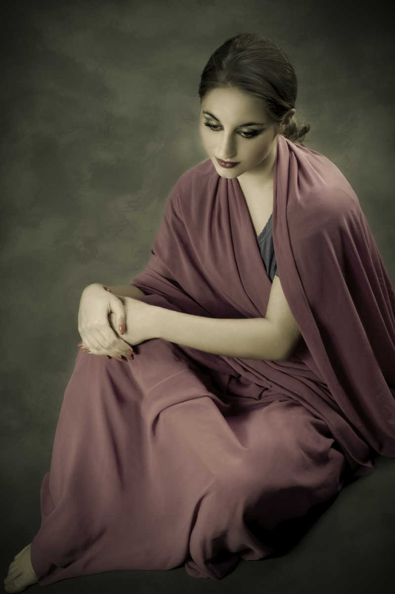 穿着印度风格服饰的美女