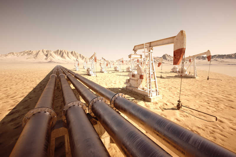 沙漠中的抽油机和输油管道
