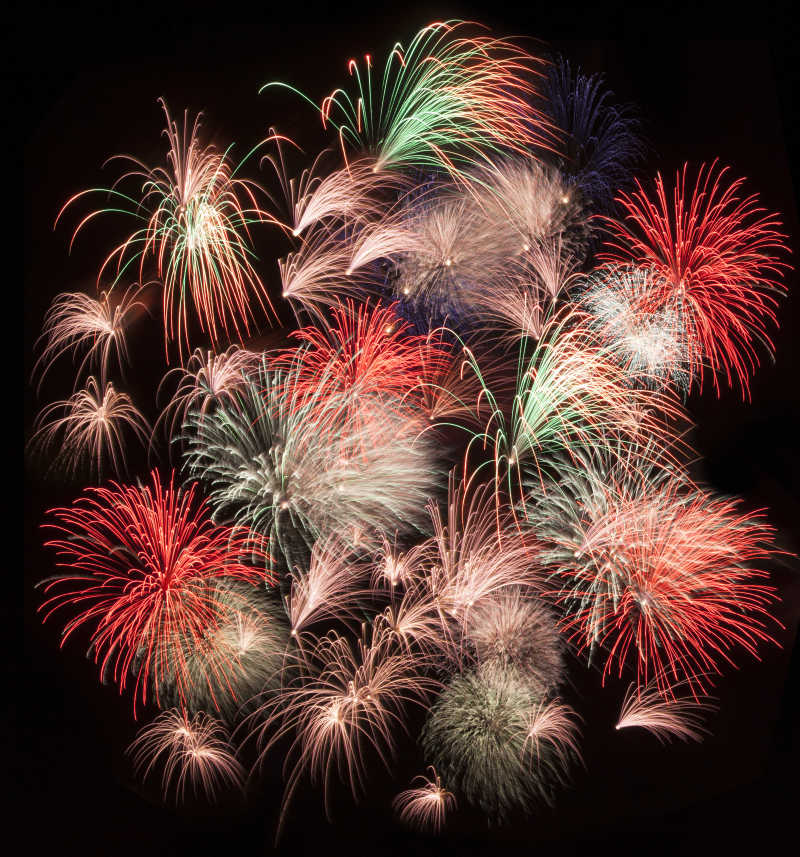 黑色背景上的多彩烟花