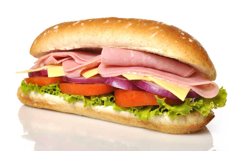 白色背景上三明治特写