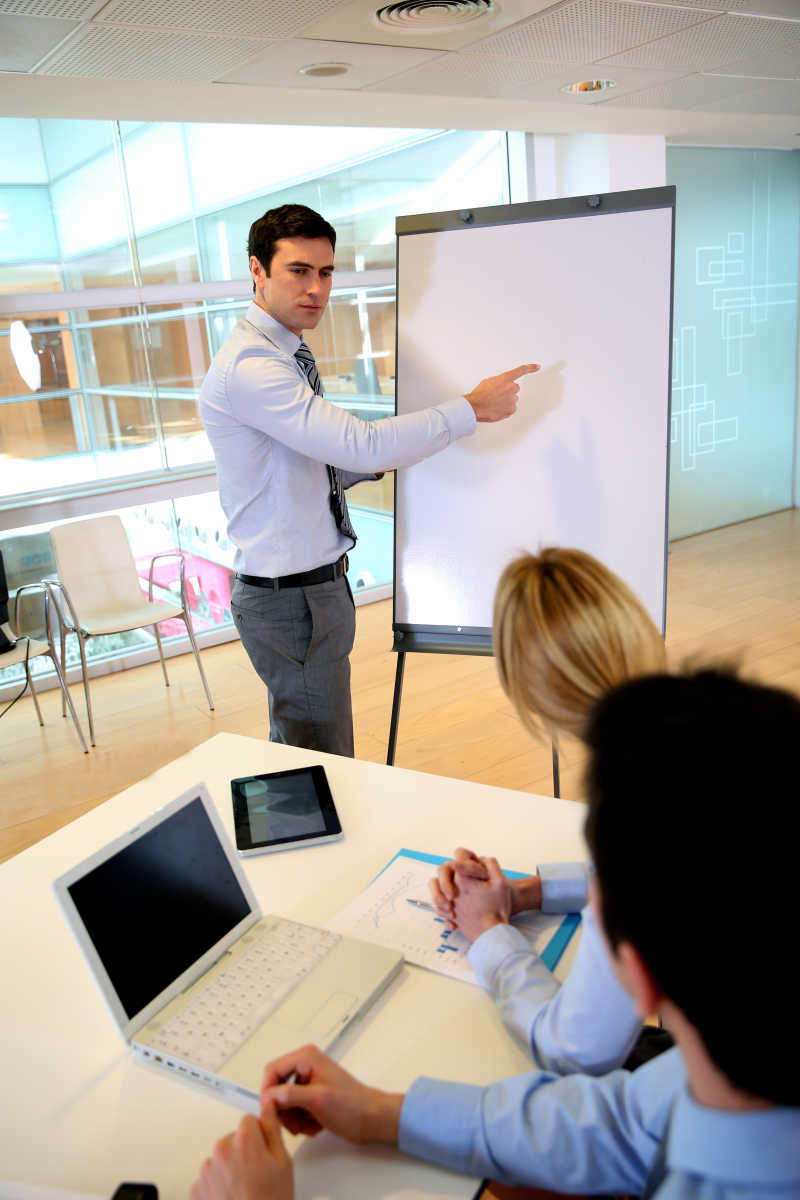 参加研讨会的商务人士