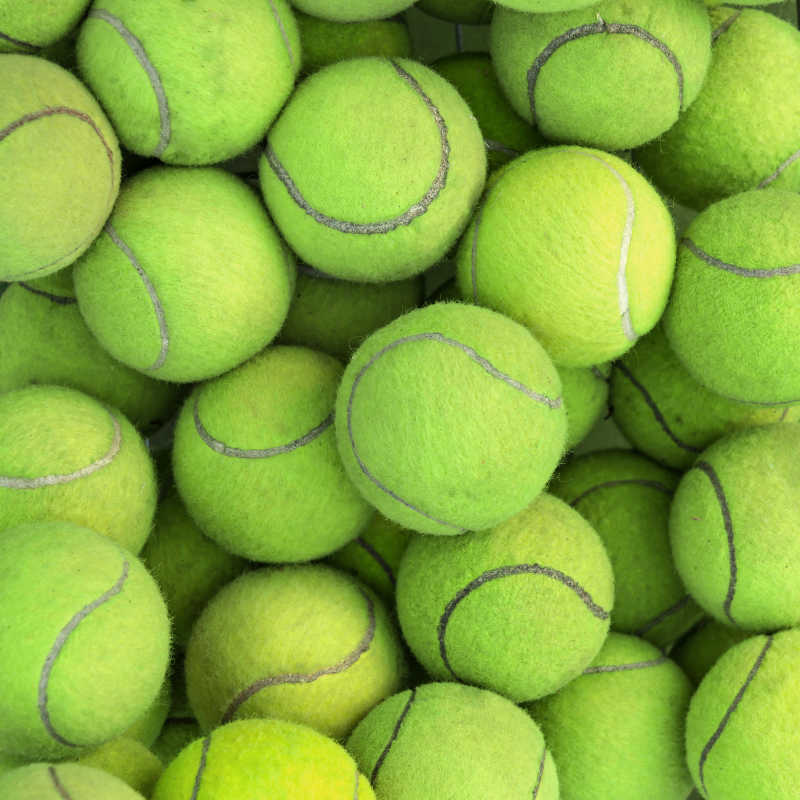 一堆网球
