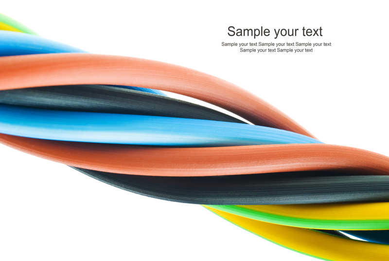 白色背景下的三色缆线