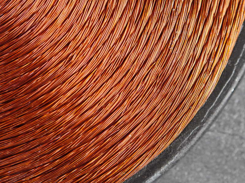 捆扎在一起的铜质电感线