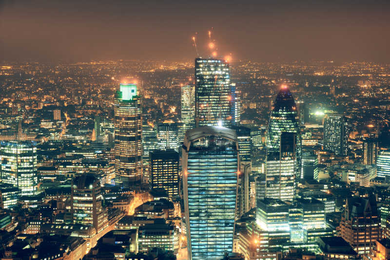 夜间的伦敦城市建筑