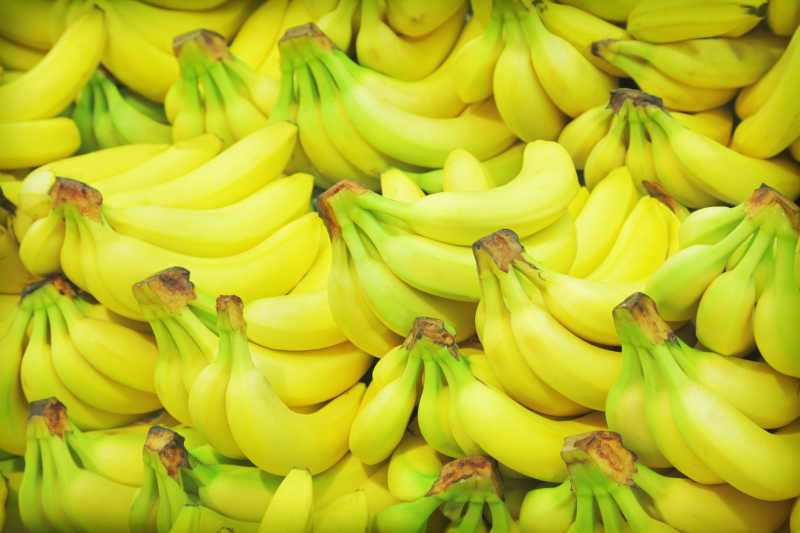 一堆新鲜香蕉