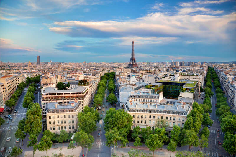 巴黎埃菲尔铁塔上的屋顶景观