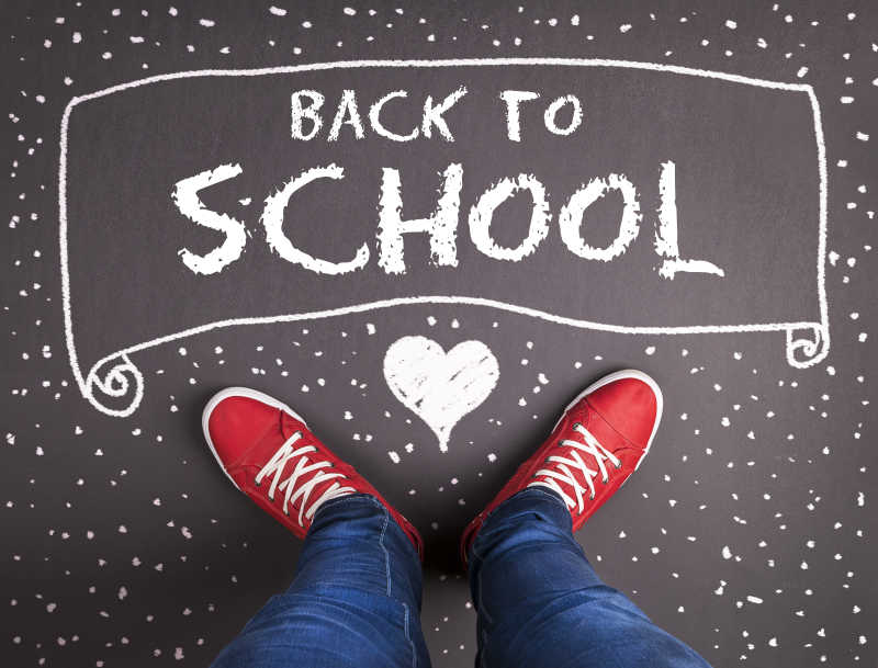 回到学校主题手绘粉笔画