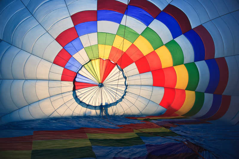 未起飞的彩色热气球