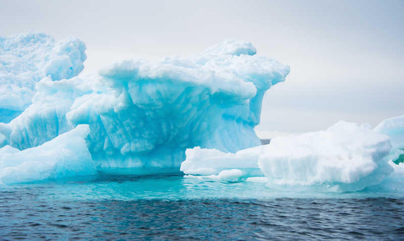 巨大的海上浮冰