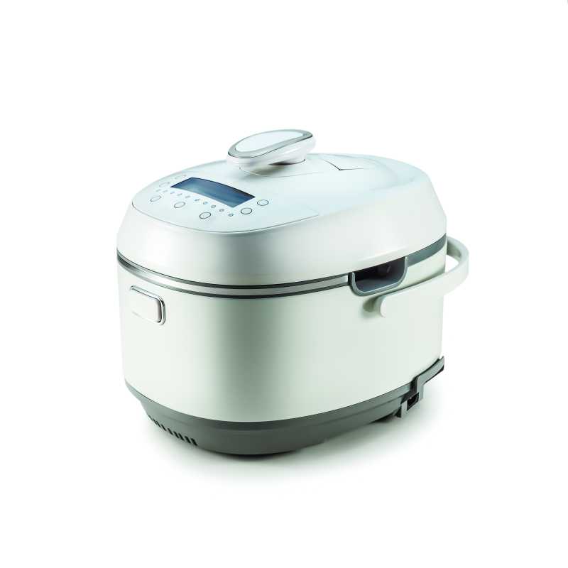白色背景下电饭锅
