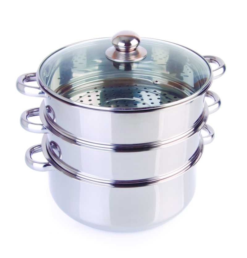 白色背景下的锅