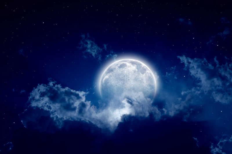 月圆的夜空