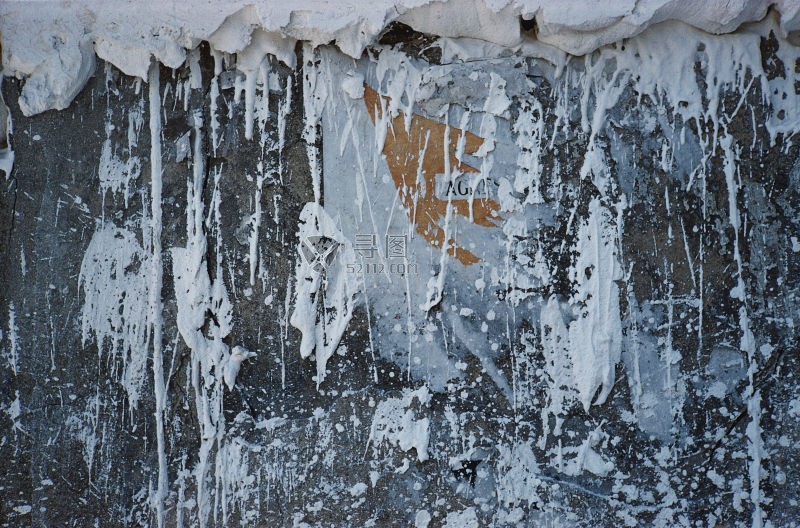 旧水泥墙上的水渍