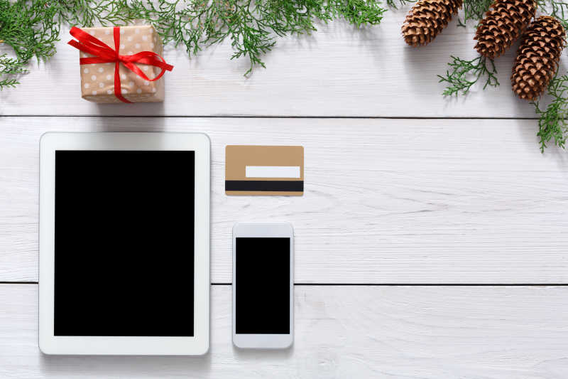 在手机和平板上网购圣诞礼物