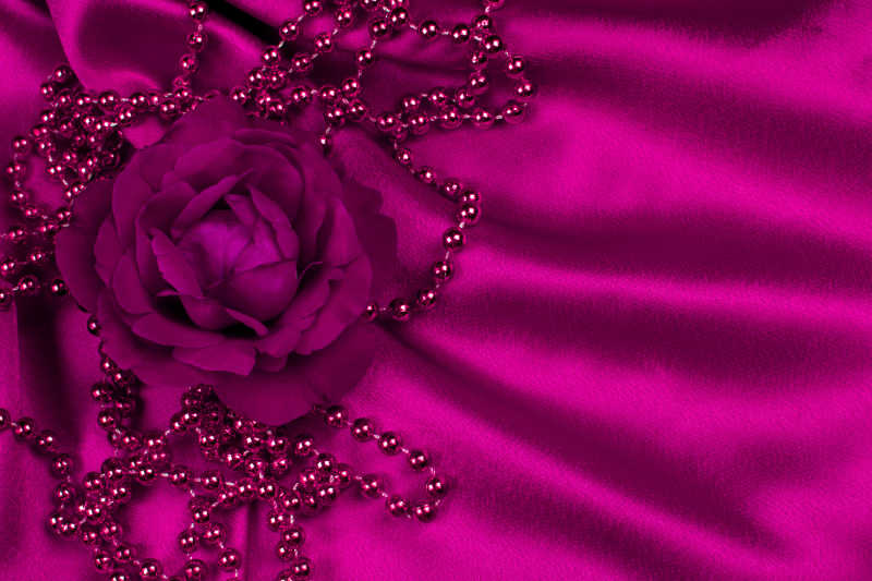 粉红色的玫瑰和粉红色的珍珠