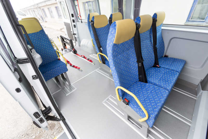 面包车里边内部结构