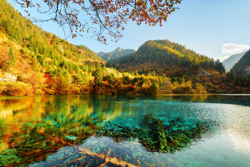 五花海秋天美景图片 群山中的五色湖美景素材 高清图片 摄影照片 寻图免费打包下载