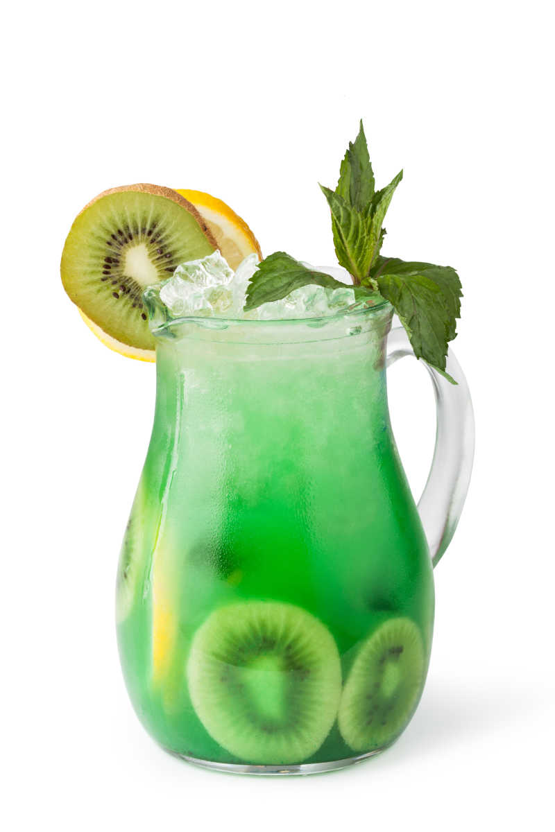 一杯加冰的猕猴桃饮料