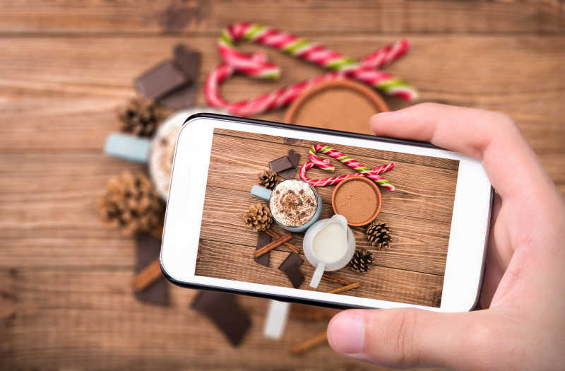 智能手机拍照的自制圣诞热巧克力