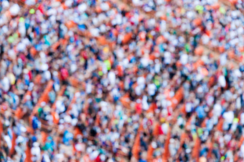 足球场观众席的模糊镜头