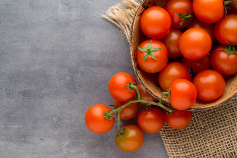 颜色鲜艳的西红柿