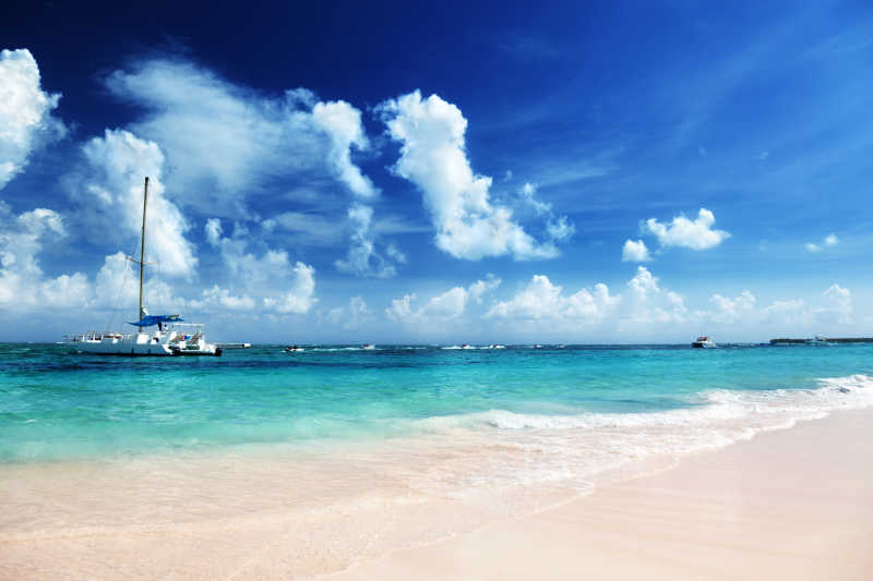 加勒比海滩和游艇