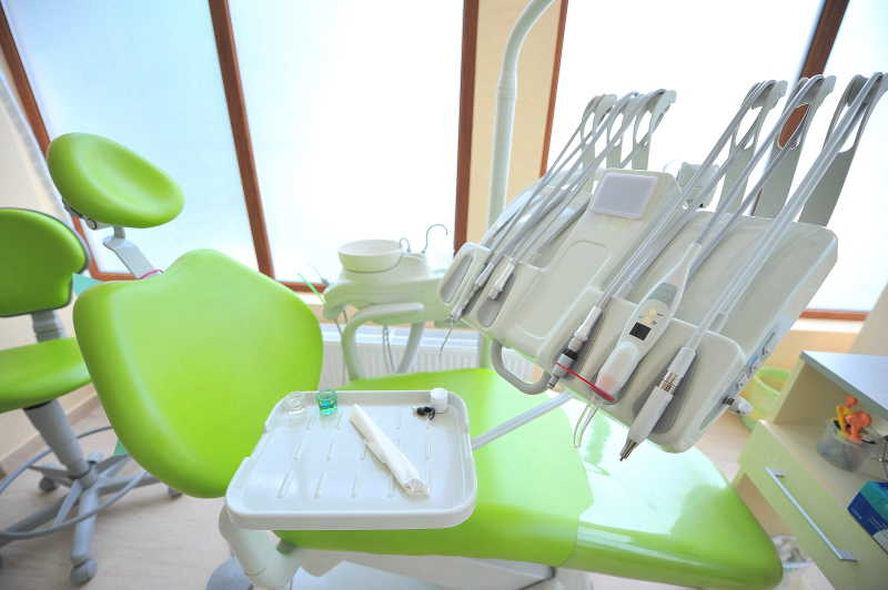 专业工具的现代化牙科诊所
