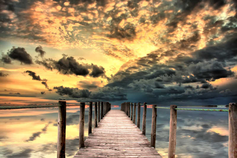 夕阳下的日落桥