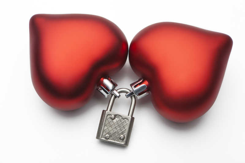 锁在一起的两个3d的心