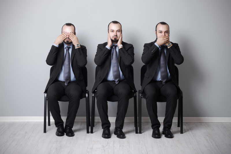 三个坐着的商人