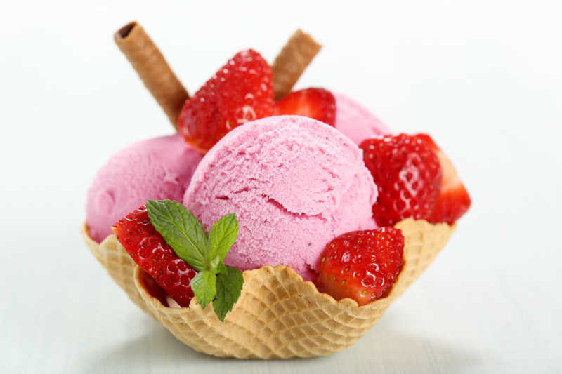 草莓冰淇淋水果松饼