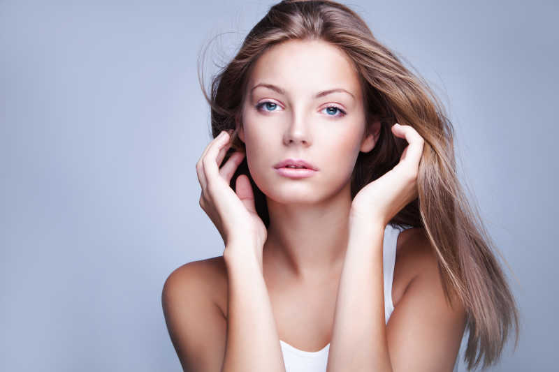 自然舒适的美女