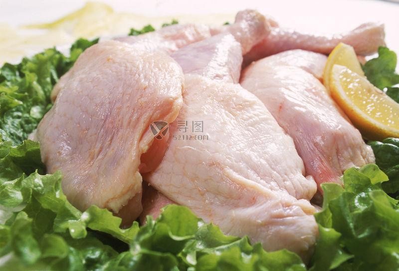 生菜上的生鸡腿