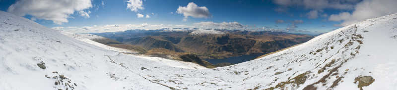 英格兰湖区引人注目的雪山