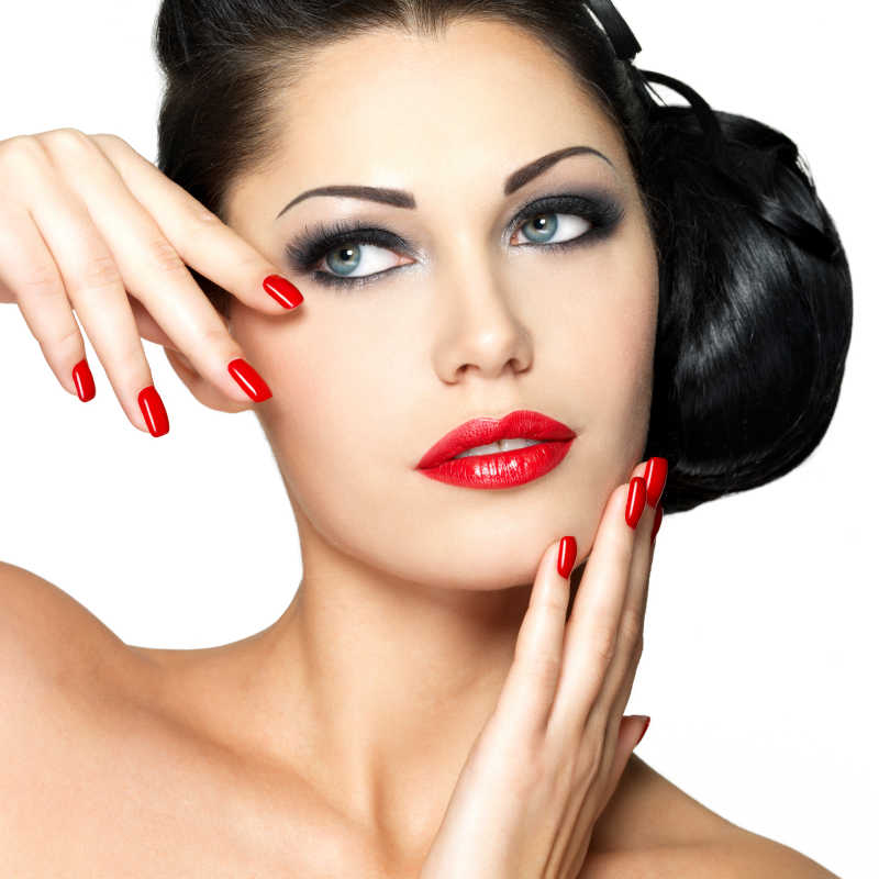 时尚的年轻美女肖像