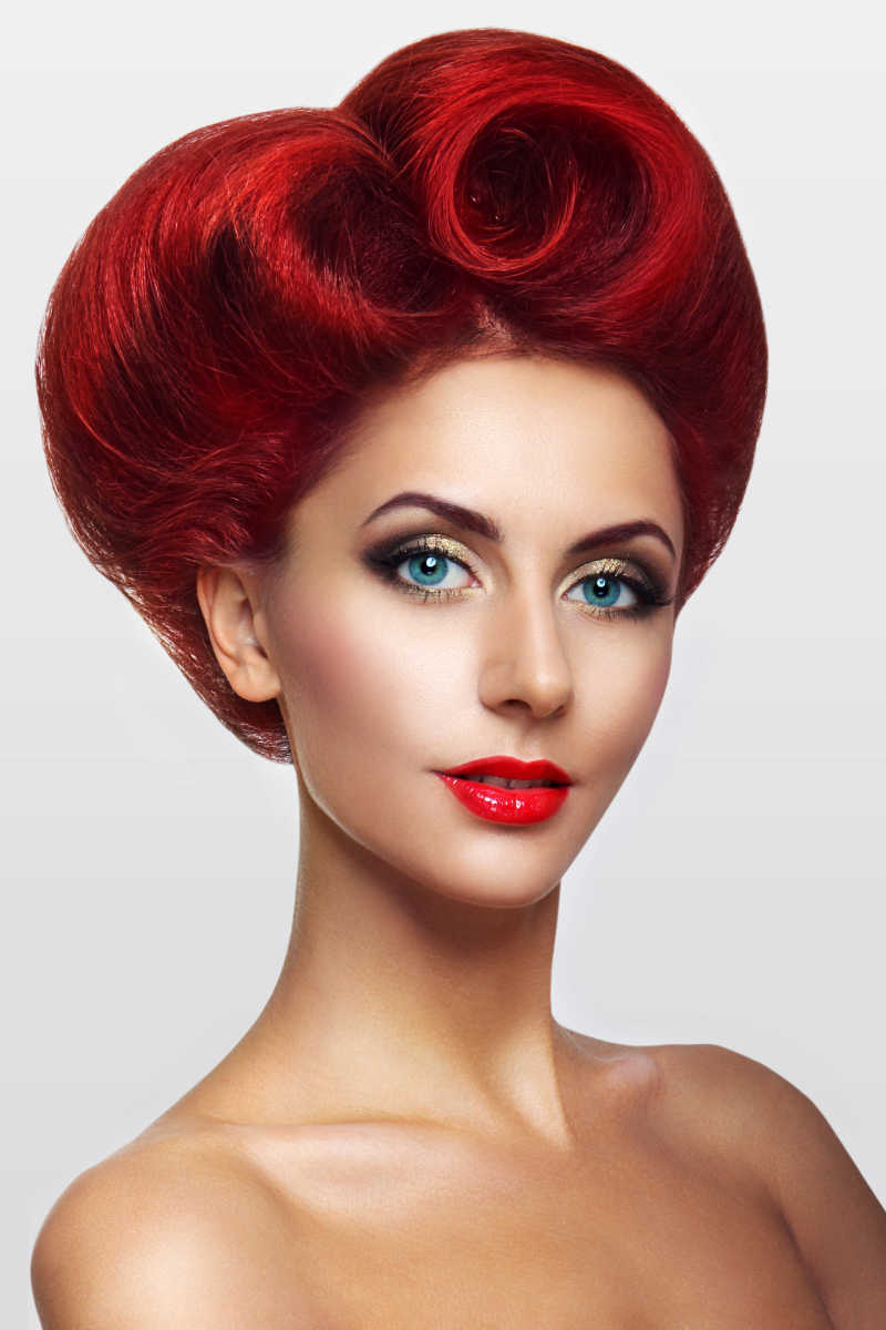 红色发型的美女肖像