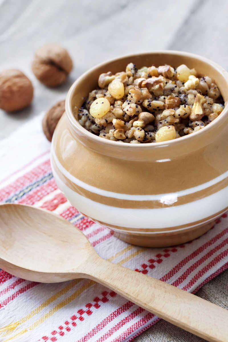 美味的甜谷物布丁