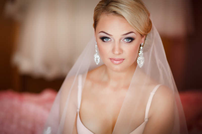 美丽幸福的新娘