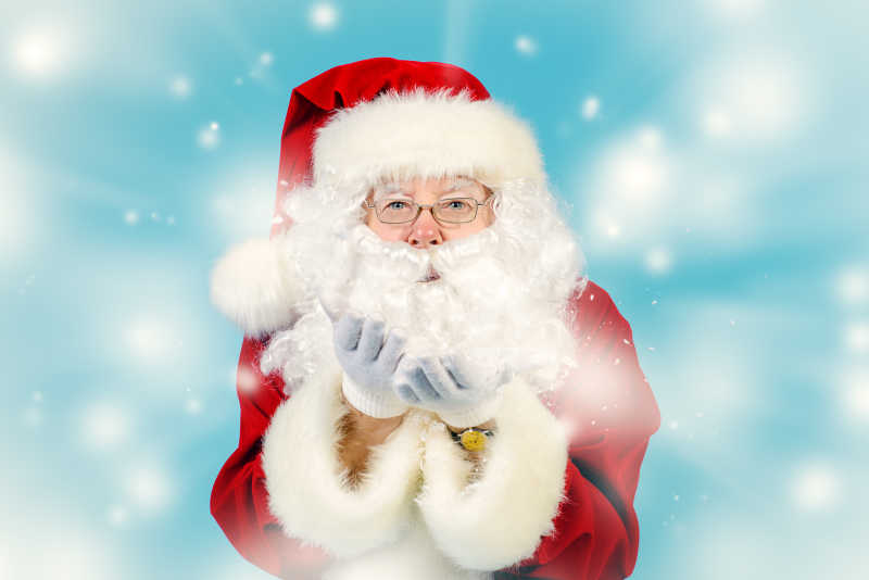 圣诞老人图片 圣诞老人在蓝色温馨背景下吹雪素材 高清图片 摄影照片 寻图免费打包下载