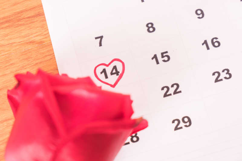 2月14日情人节心形标注和红玫瑰