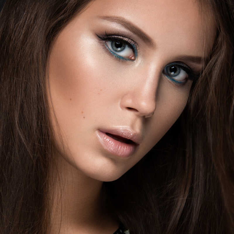 妆容精致的美女脸部肖像