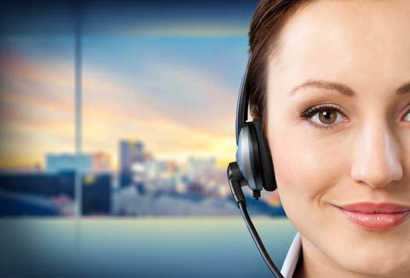 戴耳机的美女客服